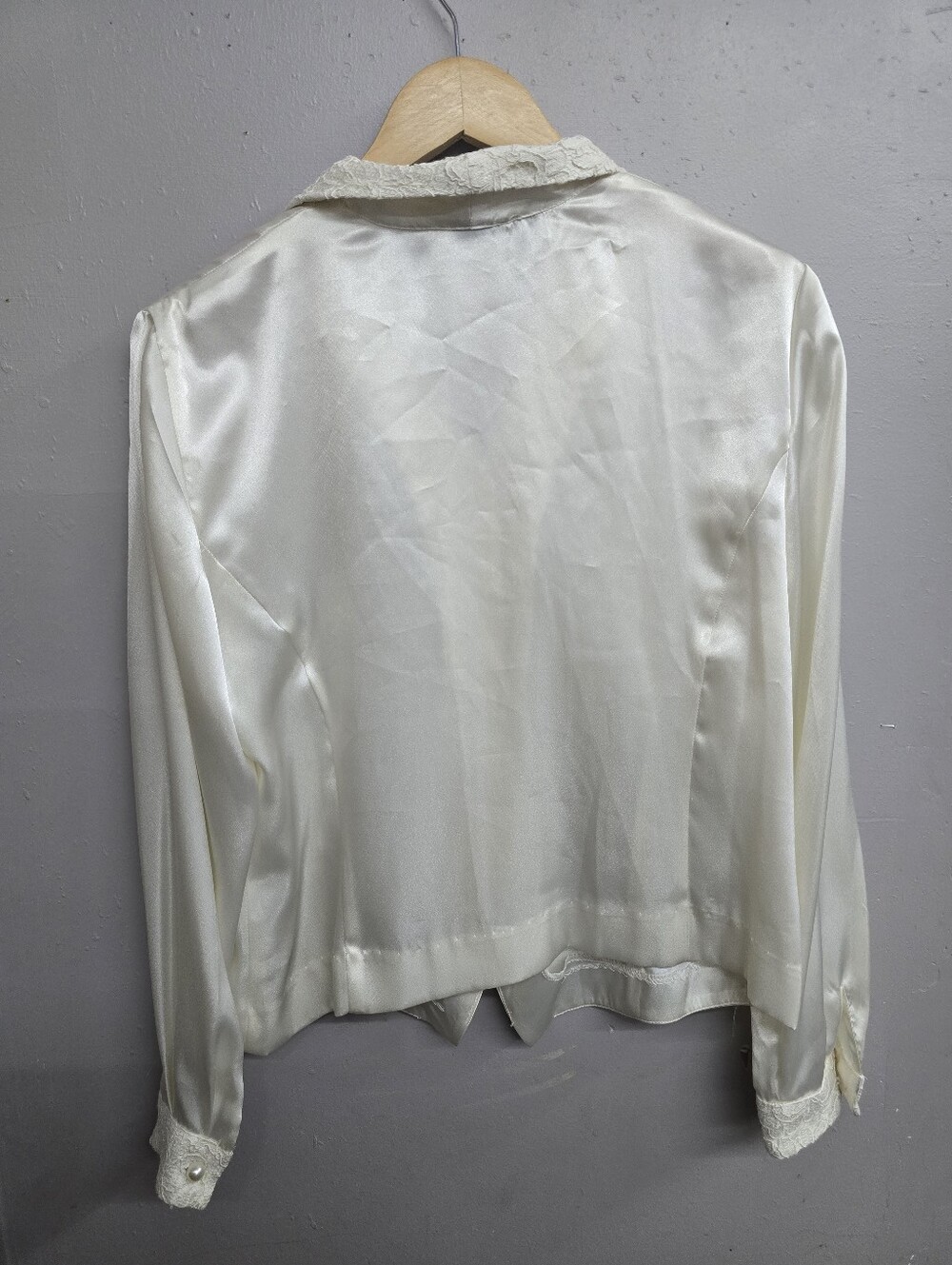 Vintage Leslie Fay Pearl Lace Cream Blouse - Picture 3 of 7